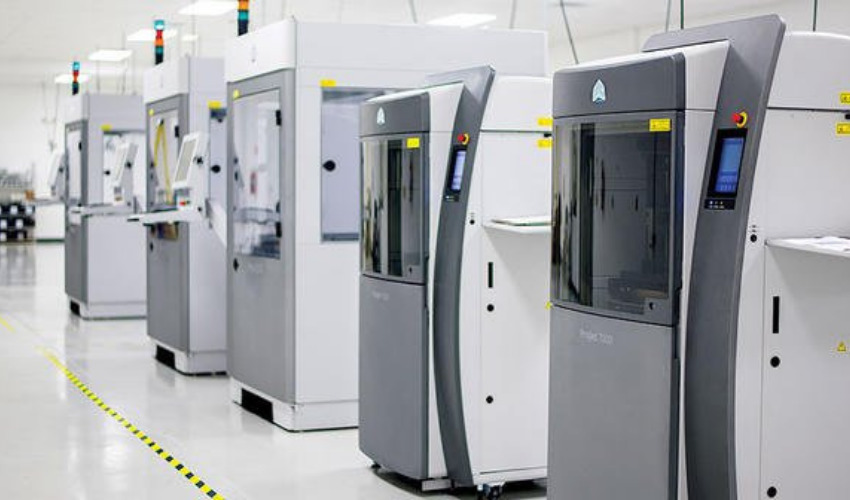 Industrial 3D printers at a service bureau
